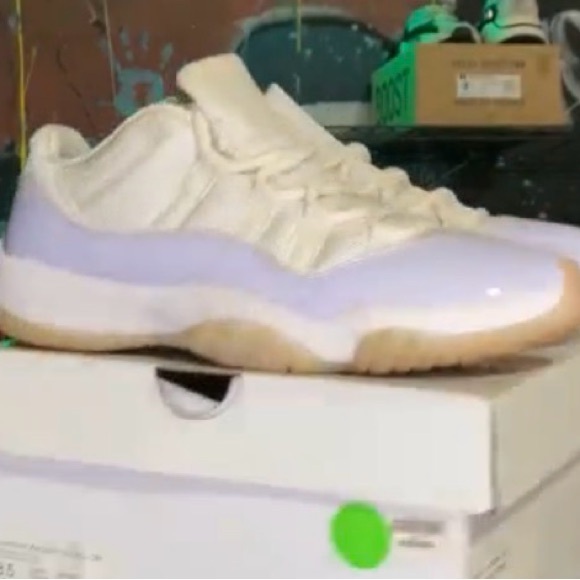 Air Jordan 11 retro Low Sneakers in Light Lavender and White - Picture 3 of 6